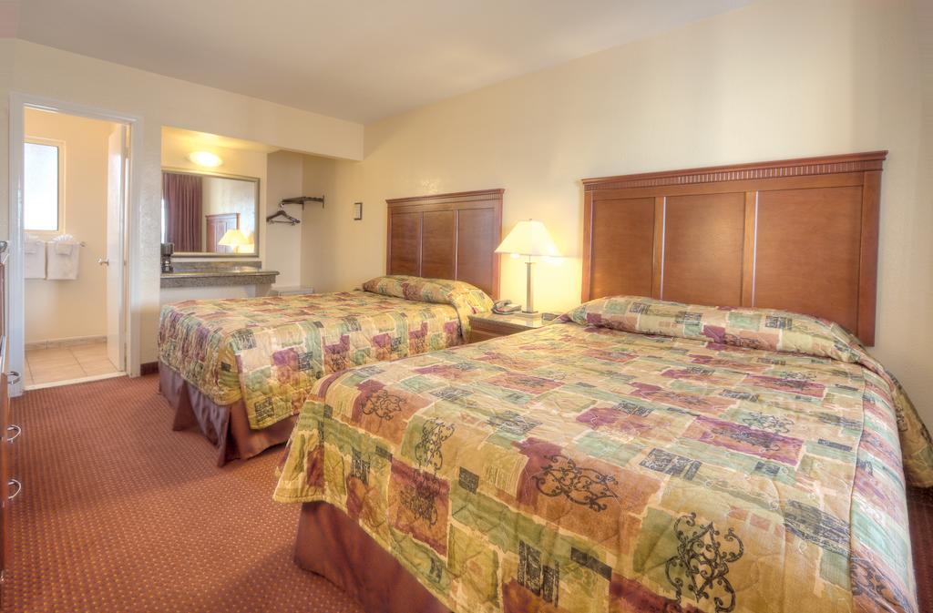 Relax Inn & Suites Ель-Кахон Екстер'єр фото
