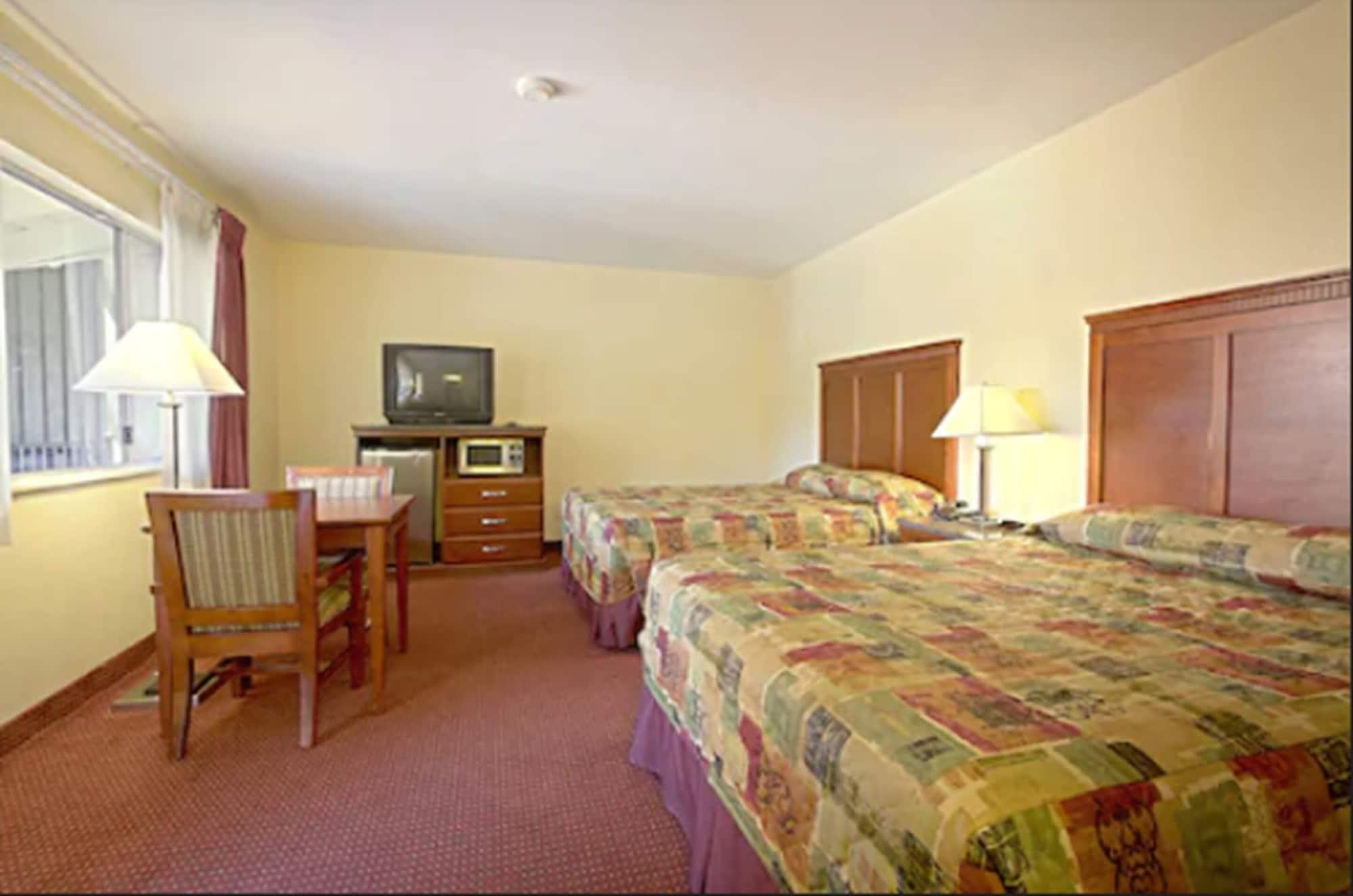 Relax Inn & Suites Ель-Кахон Екстер'єр фото